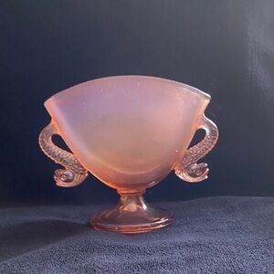Vintage Fenton Velva Rose Pink Stretch Glass Fan Vase Double Dolphin Handles